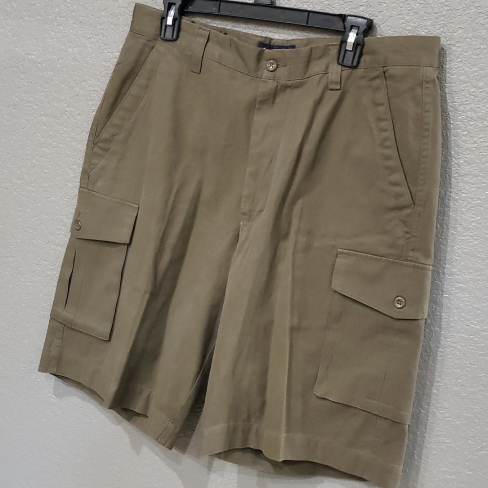 💥3/$25 Austin Reed khaki cargo shorts Sz 34W